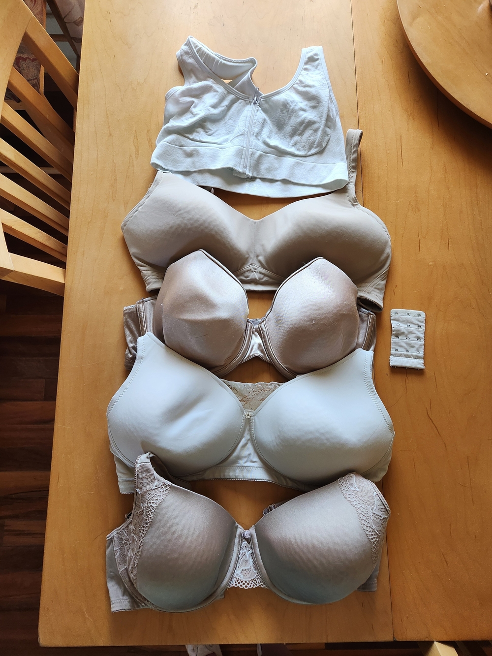 5 Women’s Bras 36/38D